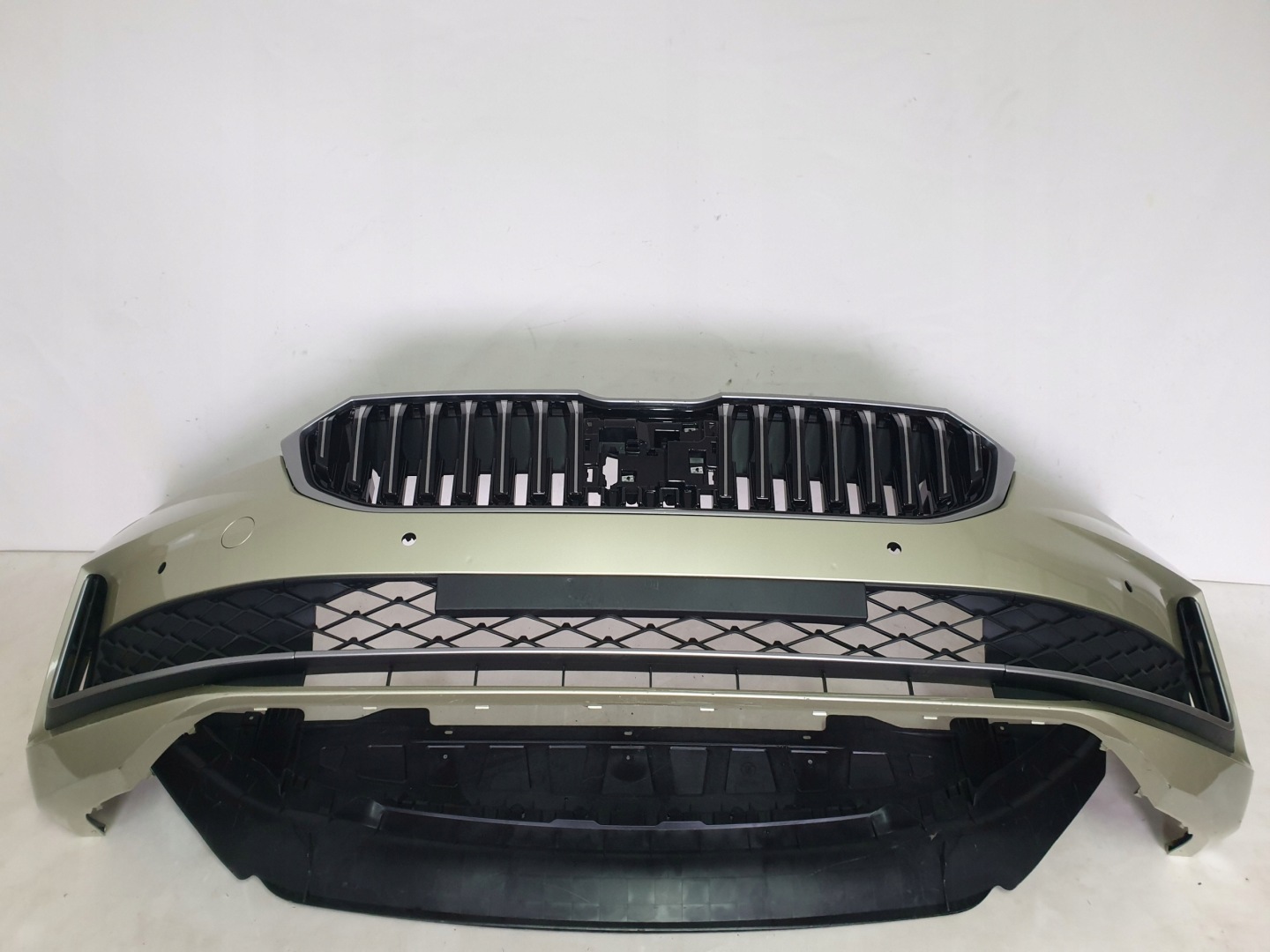 SKODA SUPERB IV 3P0 23-> bumper front front 4 x PDC cover 3P0807221
