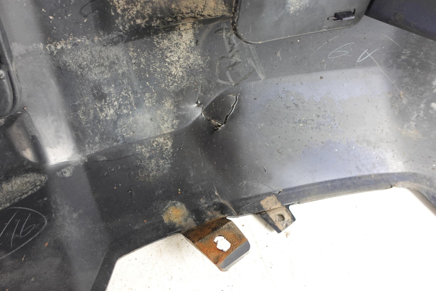 bumper front front TOYOTA LAND CRUISER 120 J120 03-09 8R4 2003- SZEROKI