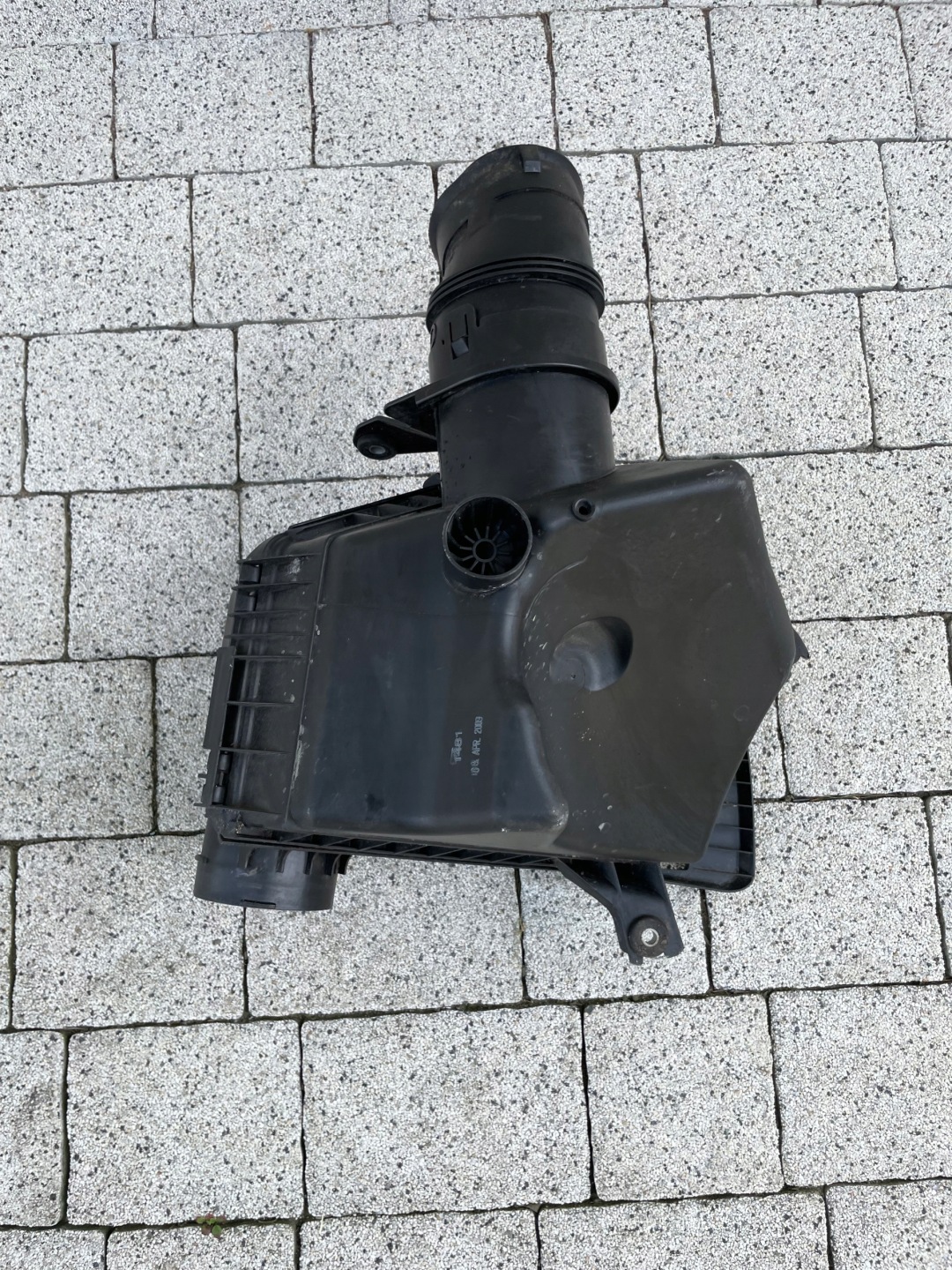E61 E60 2.5i 3.0i air filter housing 7577779