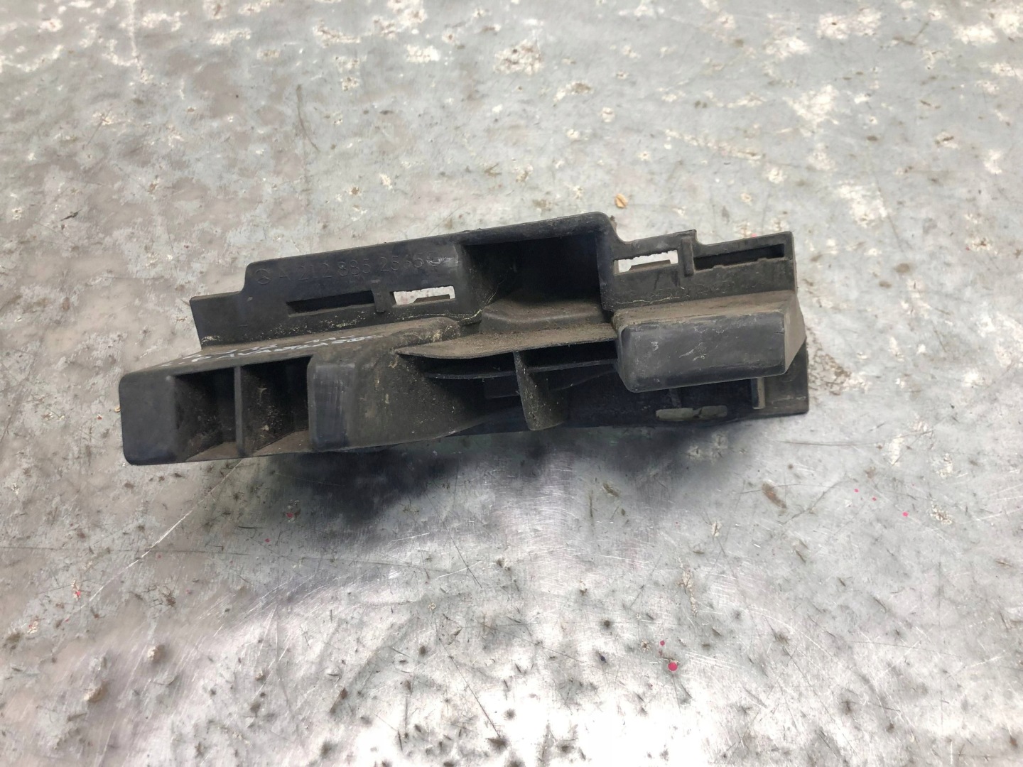 bumper bracket left front MERCEDES W212 KOMBI AVANTGARDE A2128852565