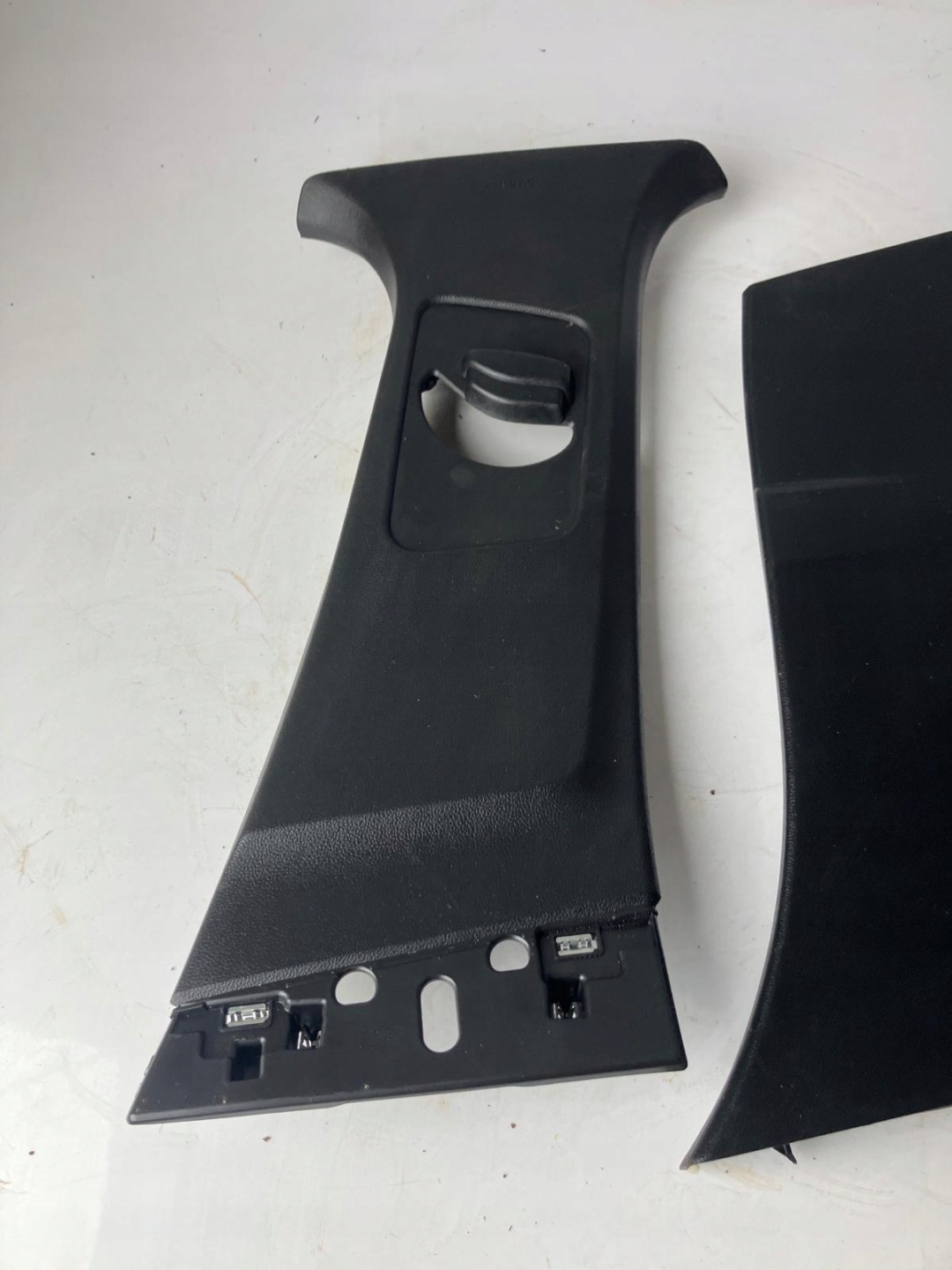 cover SLUPKA SRODKOWEGO right GORA DOL MEGANE V E-TECH