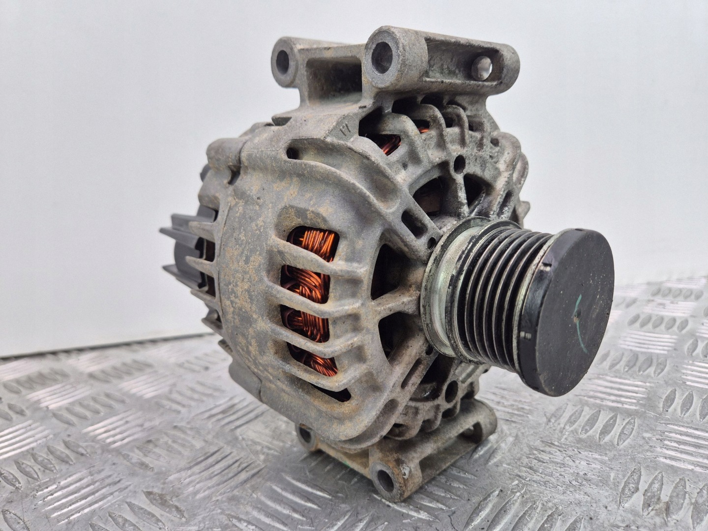 Mercedes E250 CGI W212 1.8 alternator A0009063000