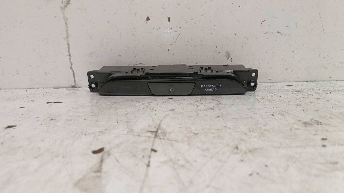 HYUNDAI I30 III PANEL switch door PASSENGER airbag 93770G4000 2017