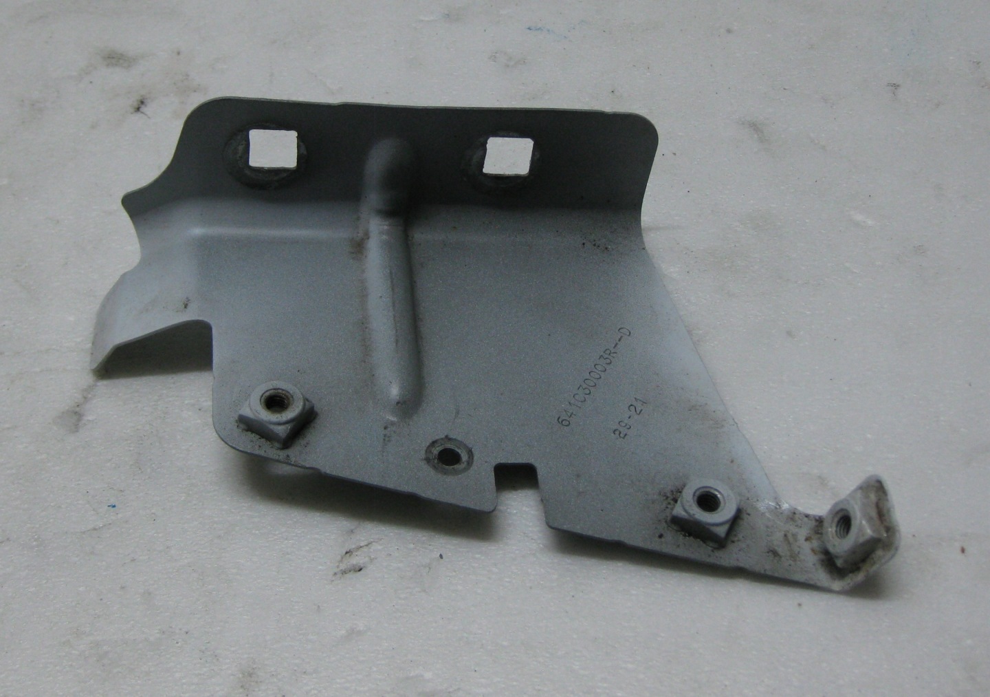 RENAULT MASTER III LIFT staffa parafango sinistra anteriore 641C30003R