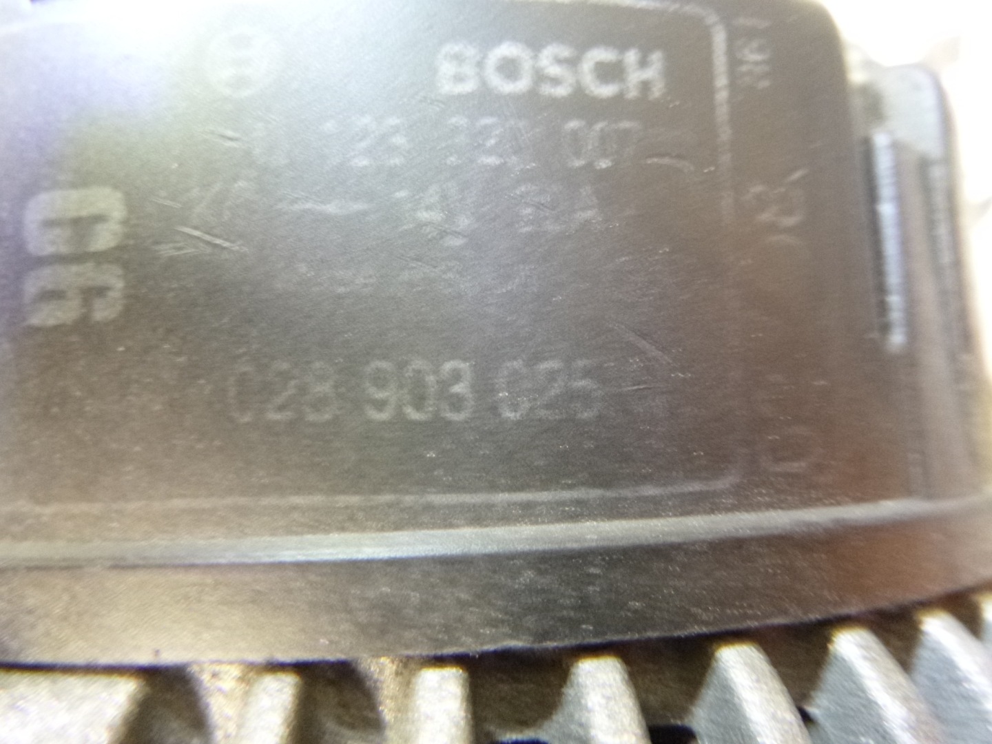 Alternator VW T4 2.4 D 1.9 TD 90A Bosch 028903025A 1990-2003