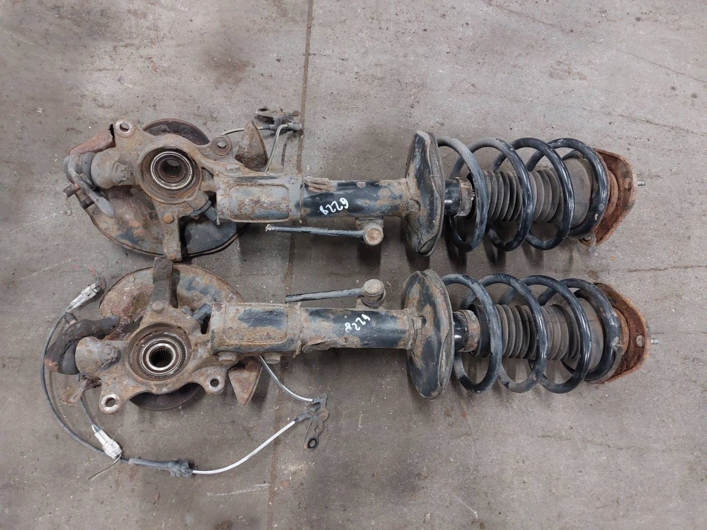 shock absorber spring swing left right front TOYOTA COROLLA E12