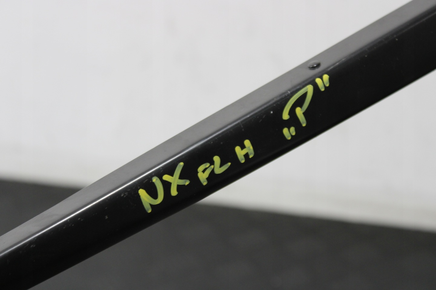 wiper arm right LEXUS NX 300H LIFT
