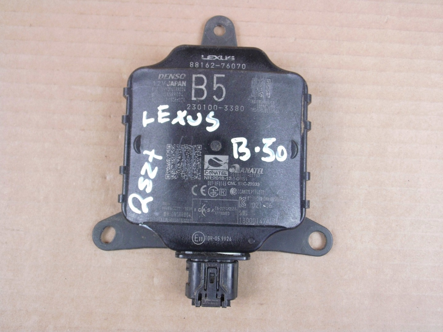 Lexus UX250H Sensor radar sensor martwego pola puntku 88162-76070