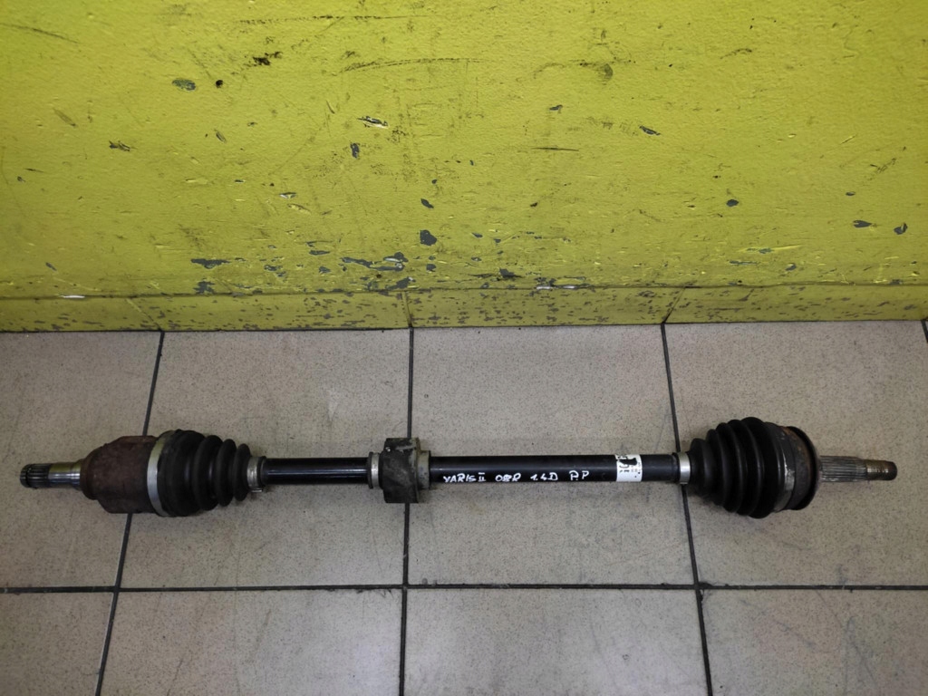 TOYOTA YARIS II 1.4 semi-axis right front