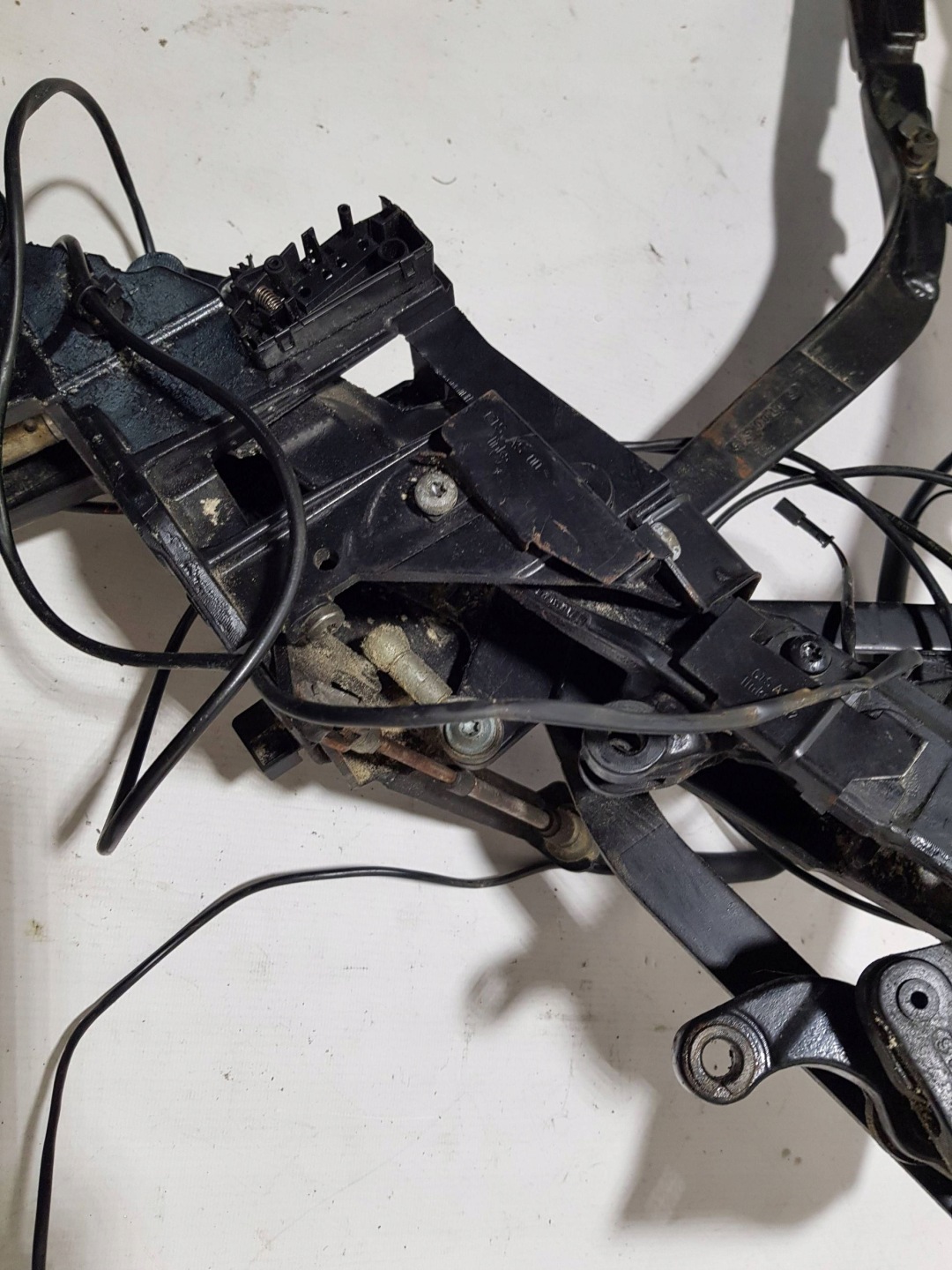 hinge roofs bonnet left rear part MERCEDES SL R230 W230
