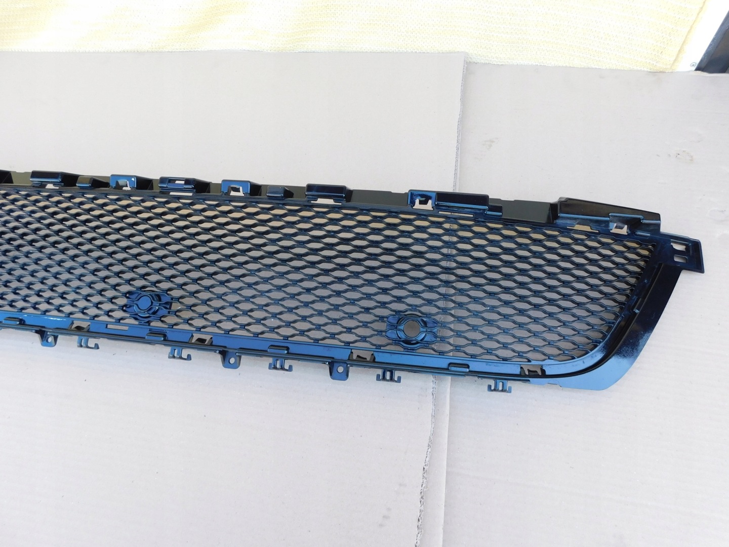 grid of a bumper front grille Range Rover Velar original J8A2-17H750-ND