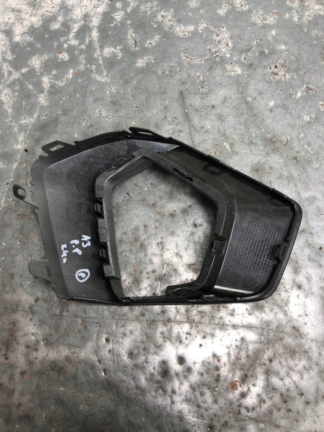 grid of a bumper right front AUDI A3 8Y 8Y0807954