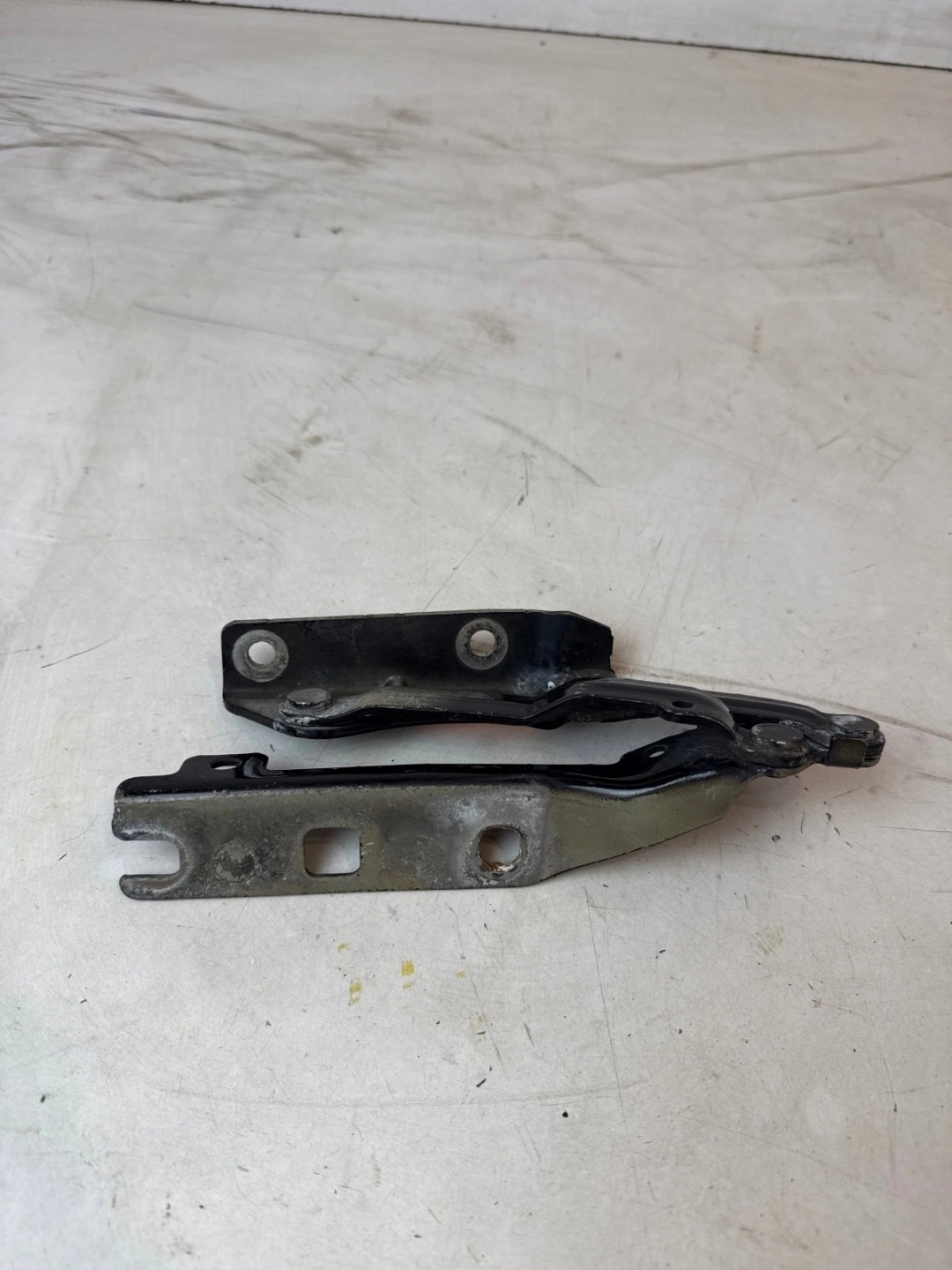 hinge bonnets front front right Volkswagen Golf V
