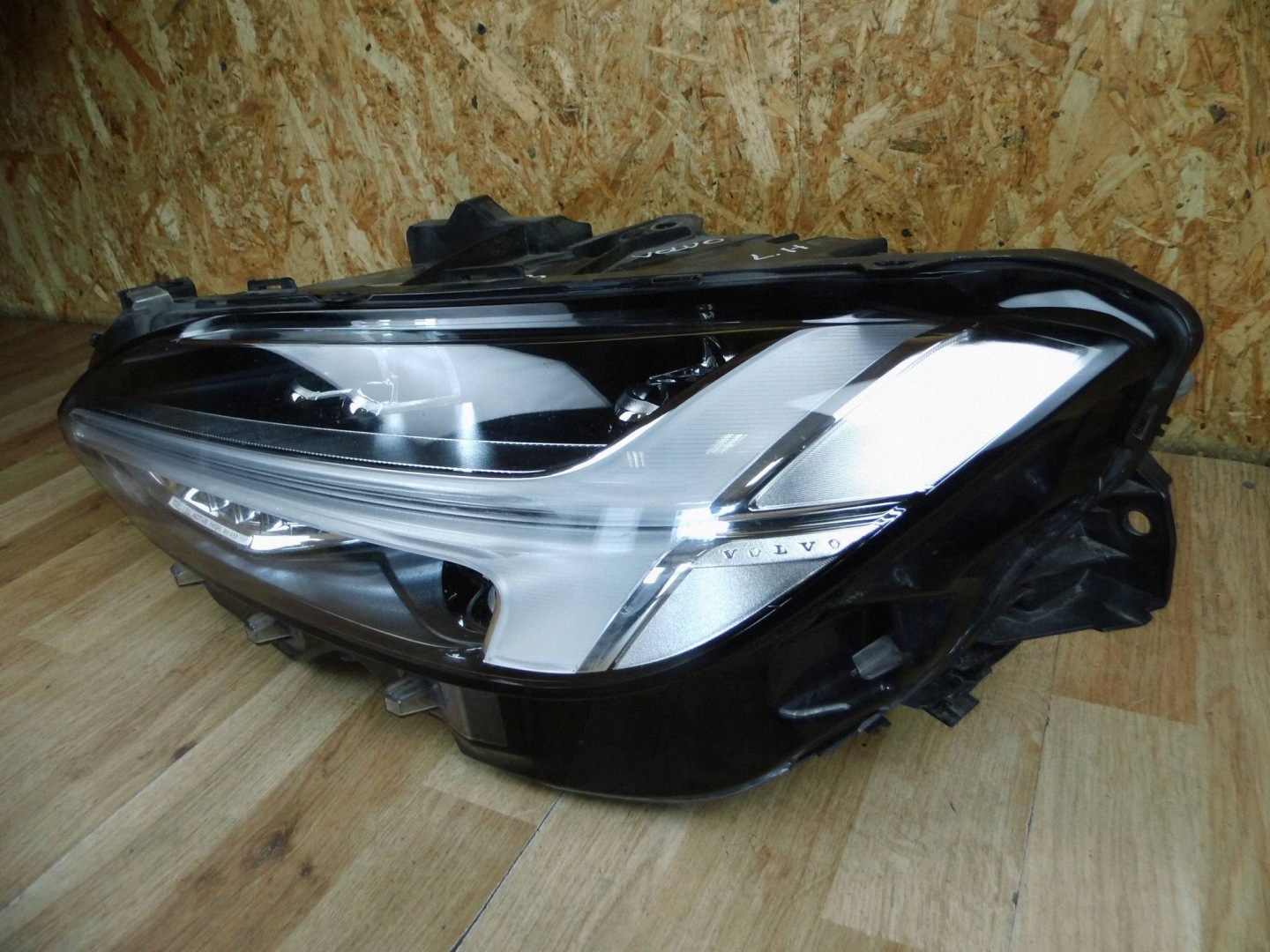 Volvo S90 V90 2021-2025 LIFT light left front front left 31655752