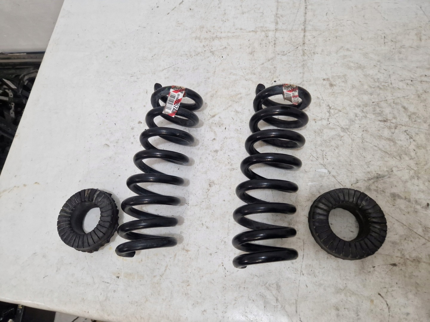 DODGE CHALLENGER CHARGER 15- spring rear part rear left = right 05168957AB