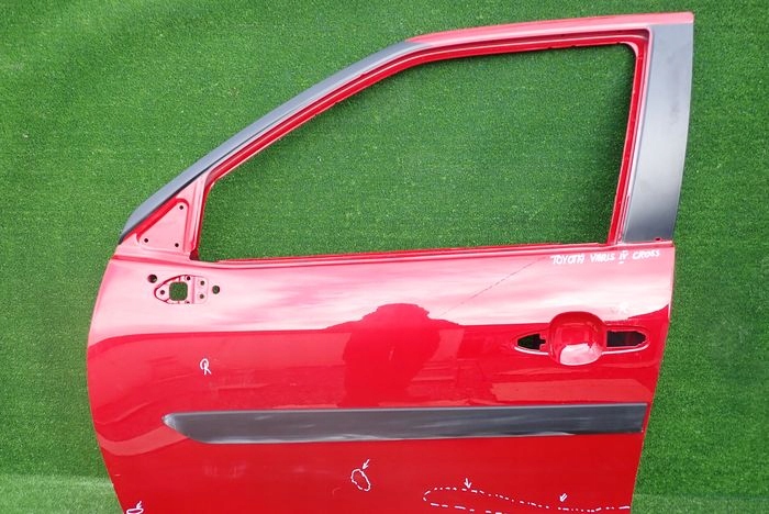 TOYOTA YARIS IV CROSS door left front front