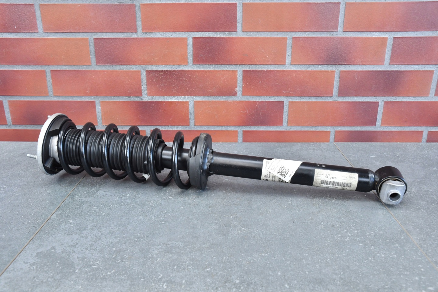 shock absorber right left rear part rear BMW 5 G60 5A134E9 10581km