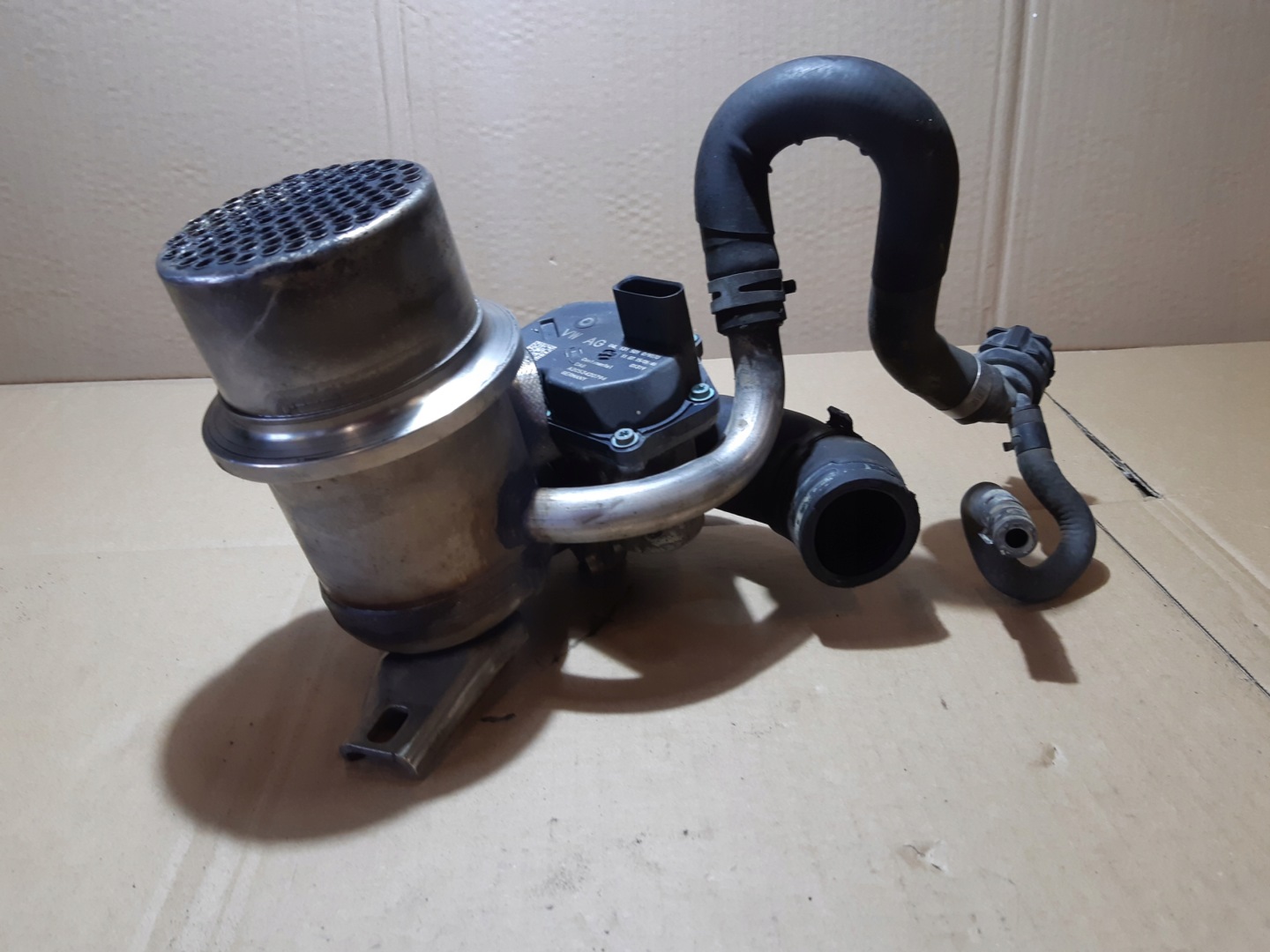AUDI A3 8V 1.6 TDI Abgaskuehler AGR EGR 04L131512