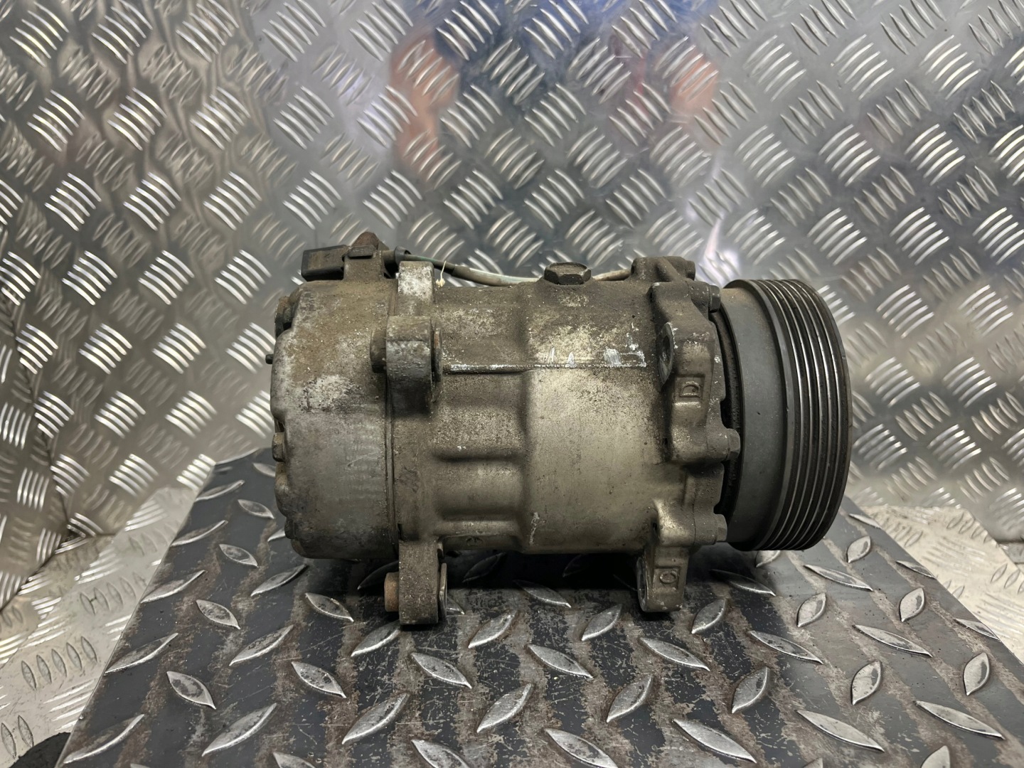 air conditioning compressor VOLKSWAGEN GOLF 4 1J0820803K