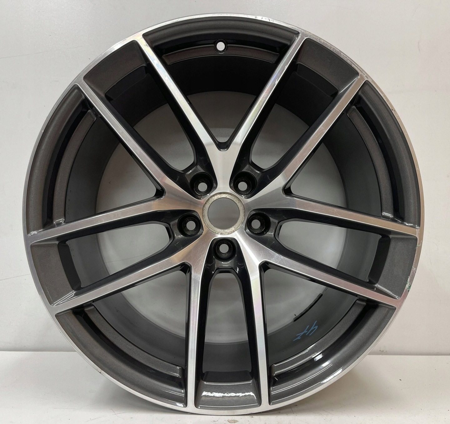 disk hliníkový 20'' Porsche Macan 95B 10J ET19 95B601025EK