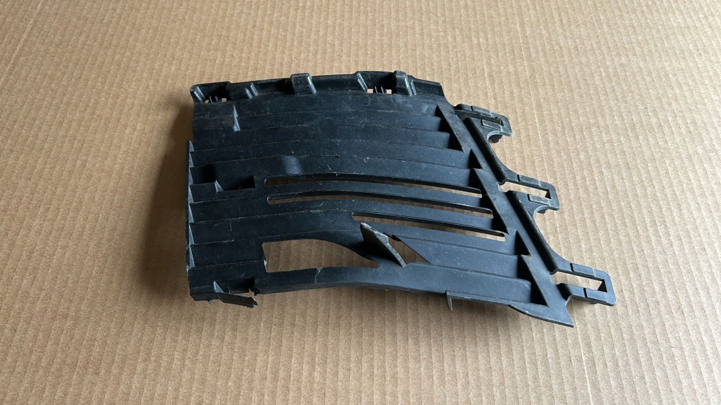 spoiler grid of a bumper front front TOYOTA PROACE CITY 23