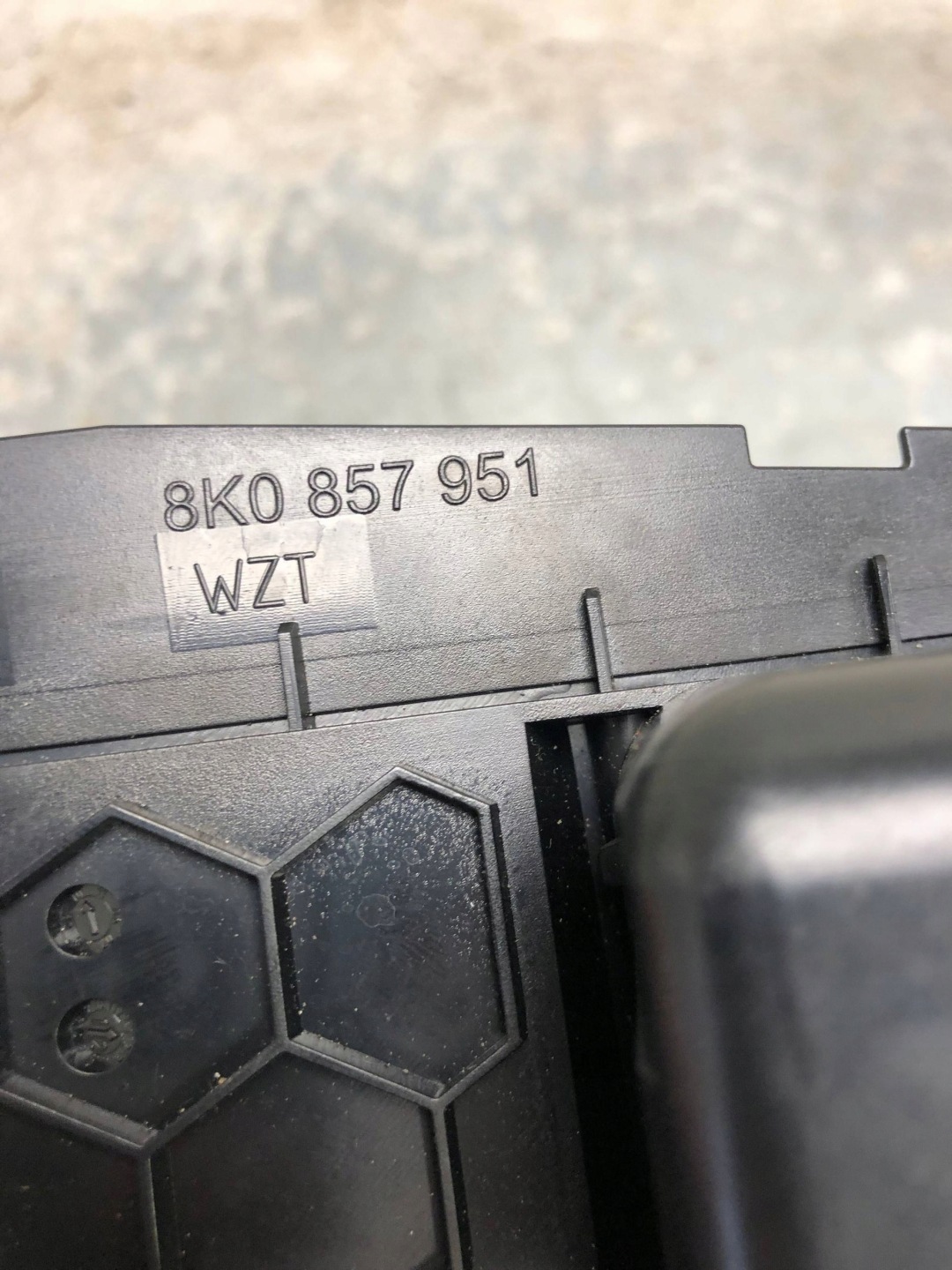 ashtray passenger compartment AUDI A4 B8 LIFT 8K0857951