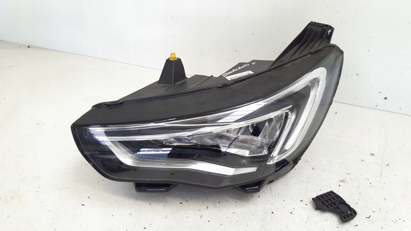 light left front europa full led 366947220 Opel Grandland X