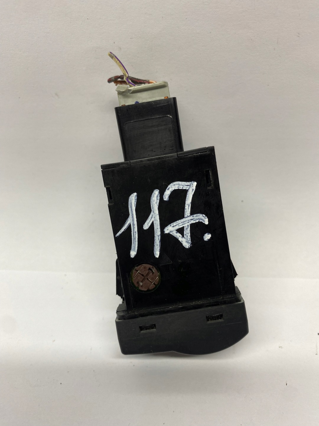 switch control of the lights MAZDA 3 04057800