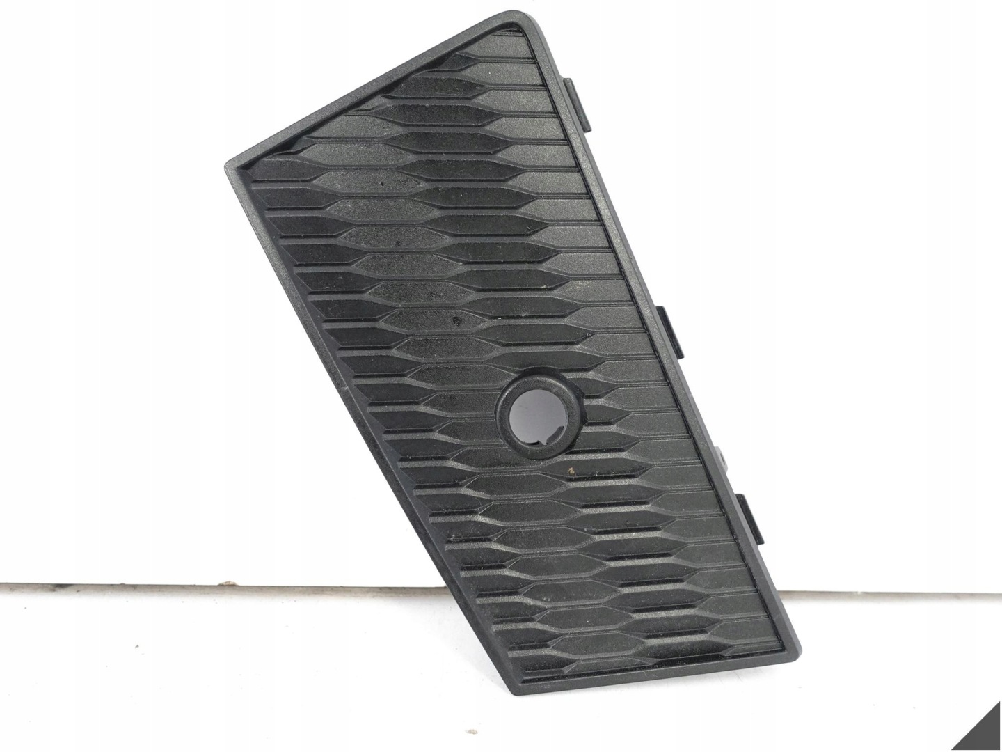 AUDI Q6 S-LINE SQ6 E-TRON 85H 23- moulding grille below PDC bumper front right