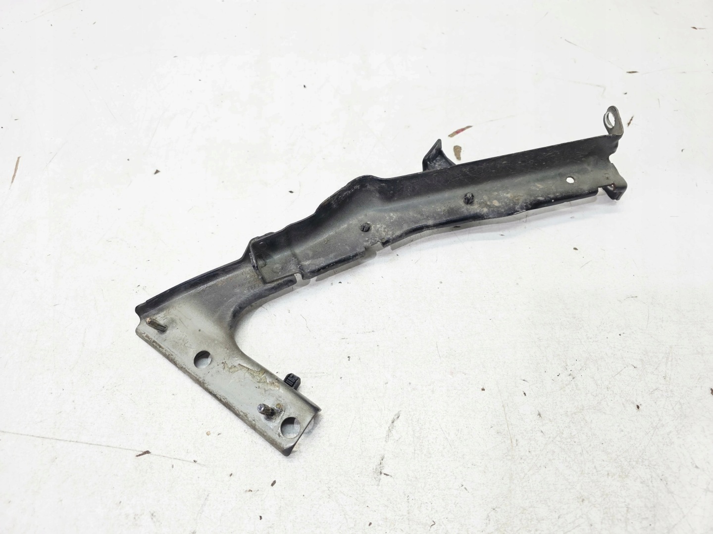Console Support plaque Aile Gauche Avant AUDI A5 8T 8T0821135