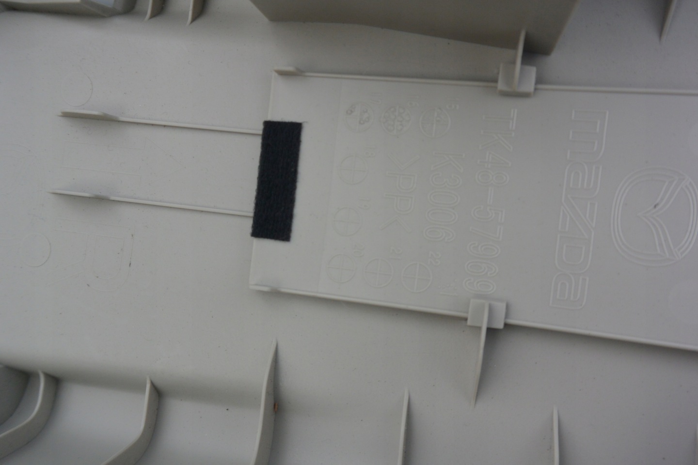 MAZDA CX9 cover SLUPKA central upper