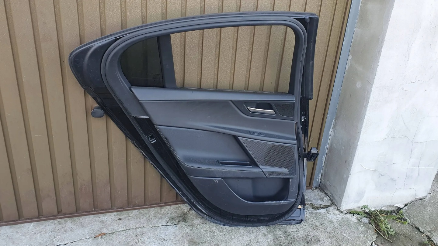 Jaguar XE 15- left door rear. rear part