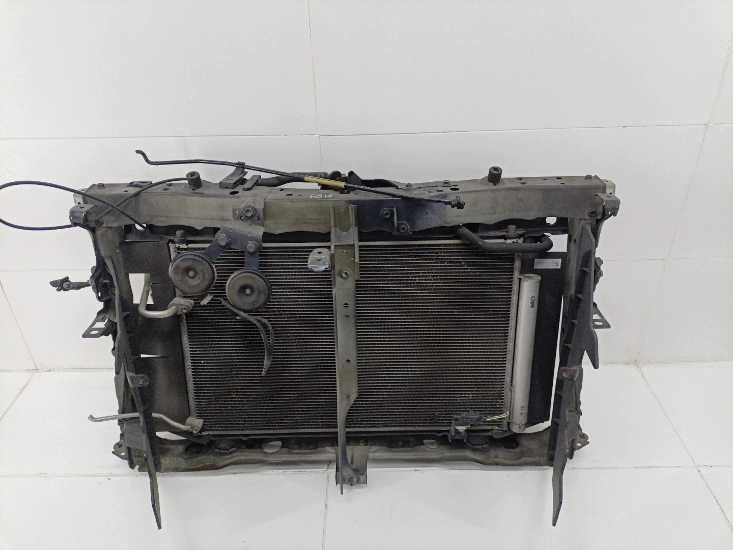 support panel for radiators pillar iron Toyota Avensis 3 T270 facelift ZRT272W 2012