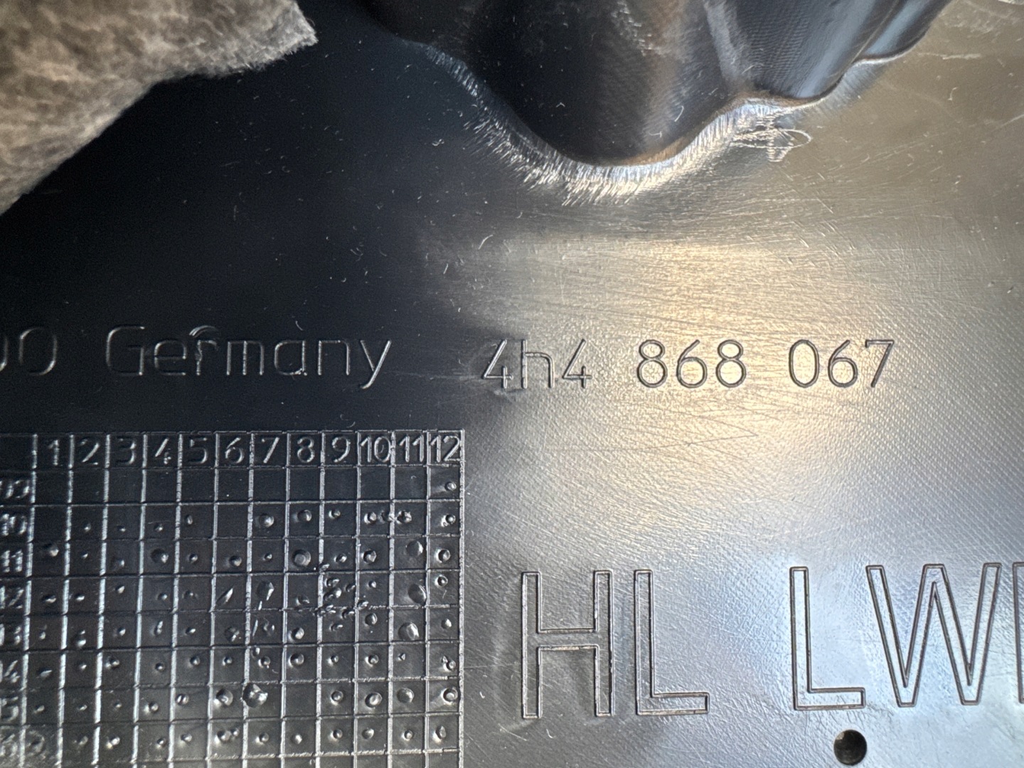 Audi A8 D4 side left upholstery left rear part rear alcantara 4H4868067 EU