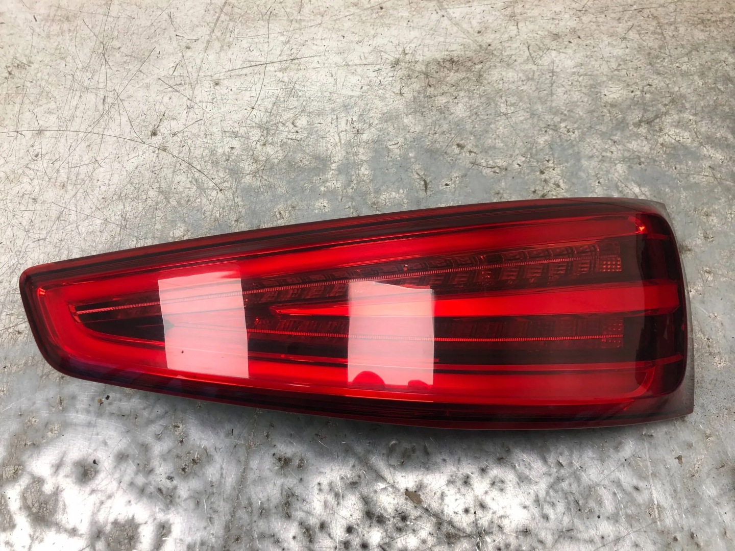 AUDI Q3 8U originál light right rear part LED NEON 8U0945094H