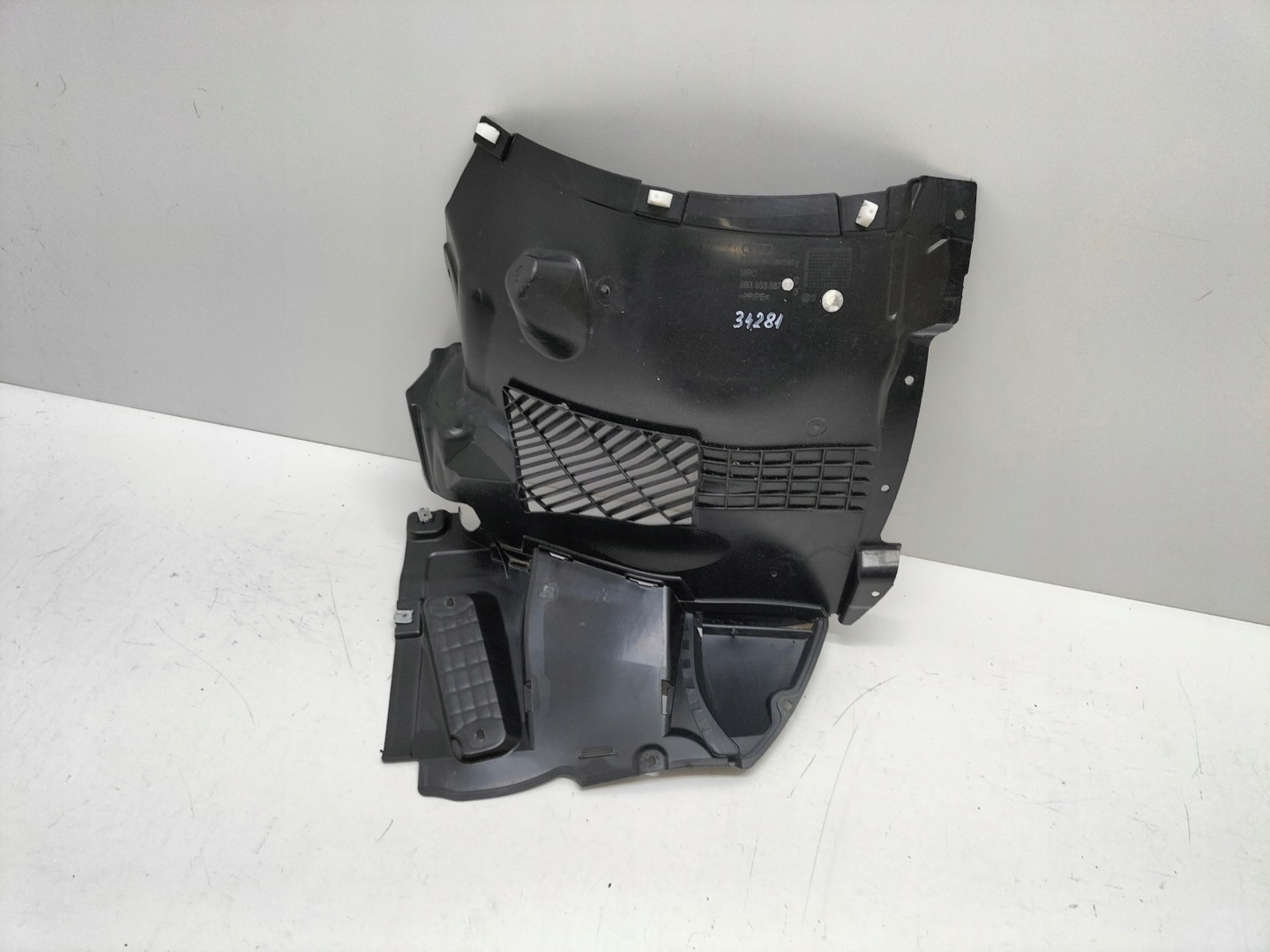 podblatník přední předek levé AUDI A4 B10 23