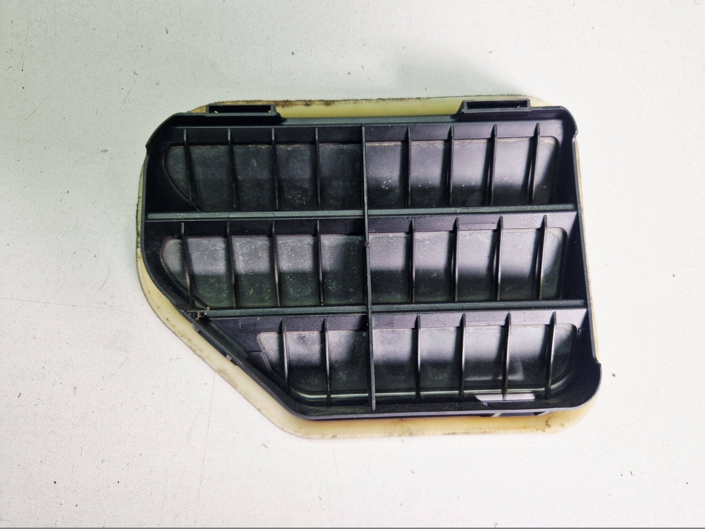 grid wentylacyjna left rear part Ford B-MAX 7N51A280B62BA