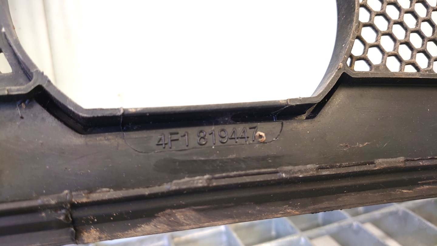 AUDI A6 C6 torpedo 4F1819447