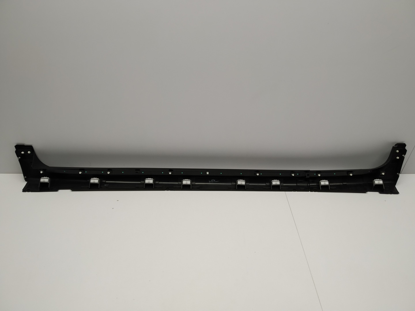 2017r + Chevrolet Traverse II threshold moulding cap threshold right