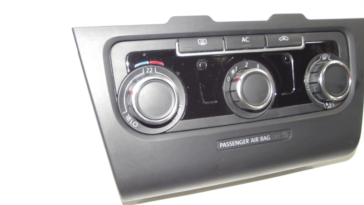 VW Golf VI vezérlö panel a klímának 5HB009751 5K0858071M