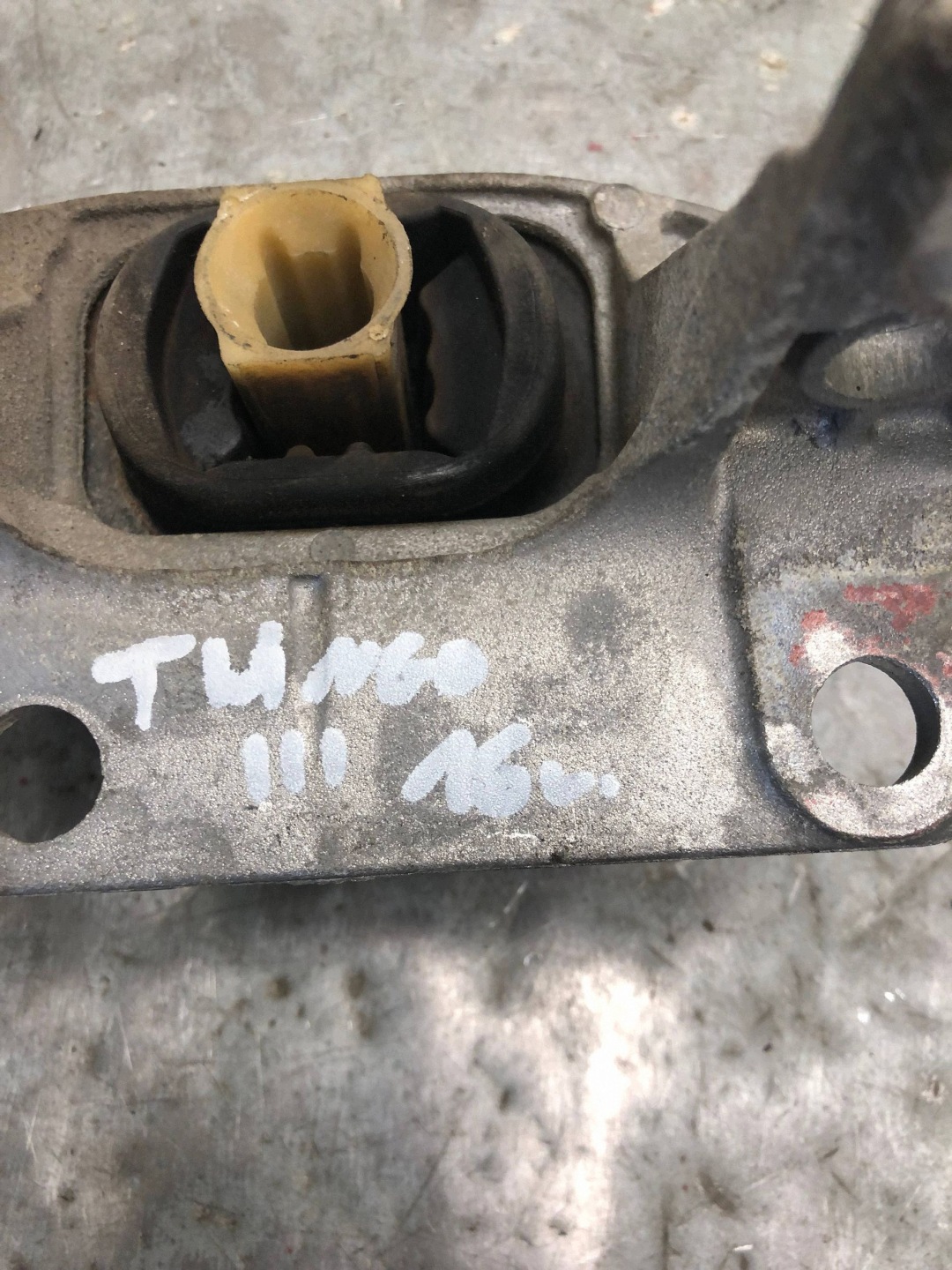 holder engine mount RENAULT TWINGO III 112127847R