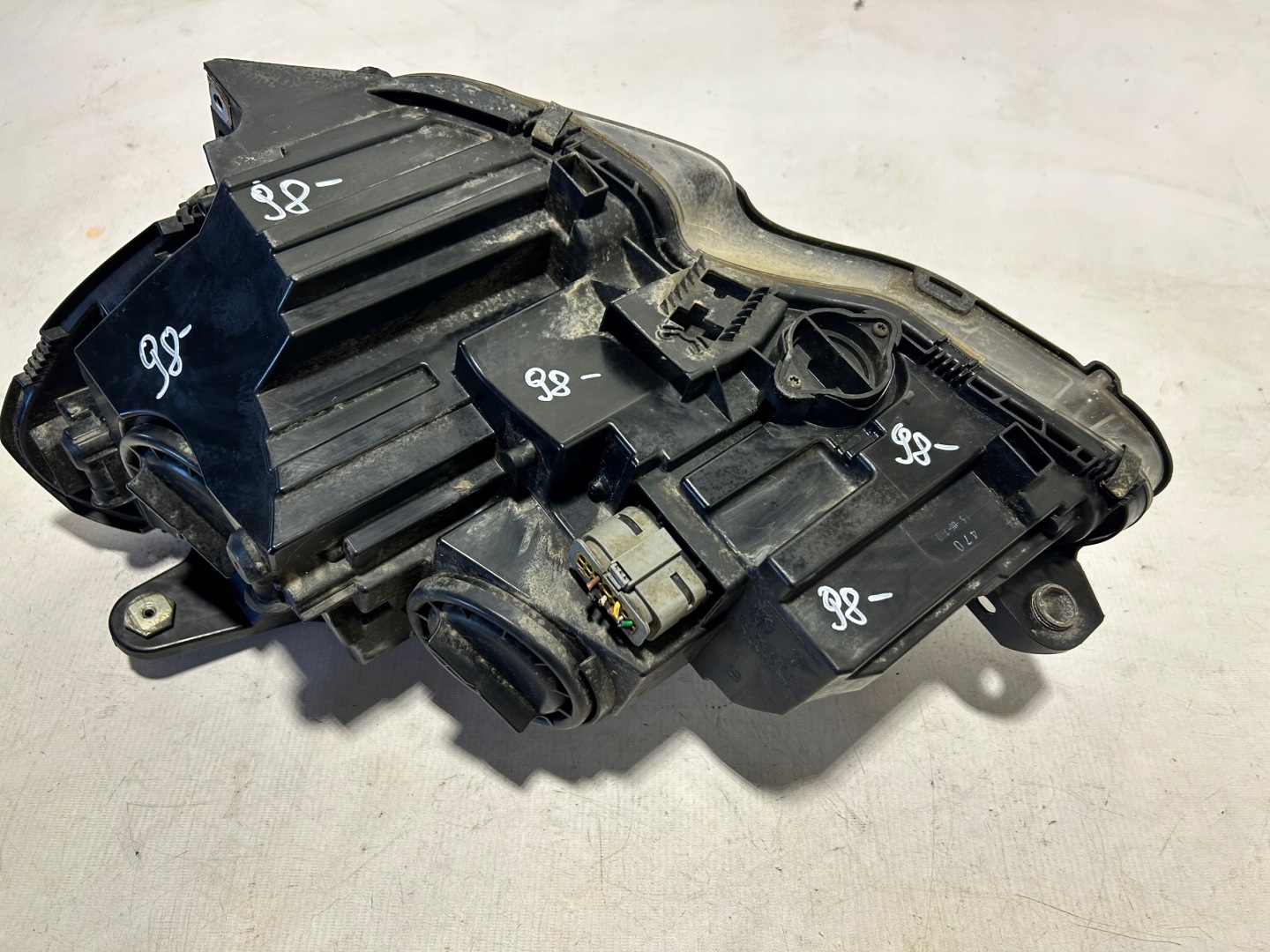 MERCEDES W204 LIFT light right front UK H7 2048209859
