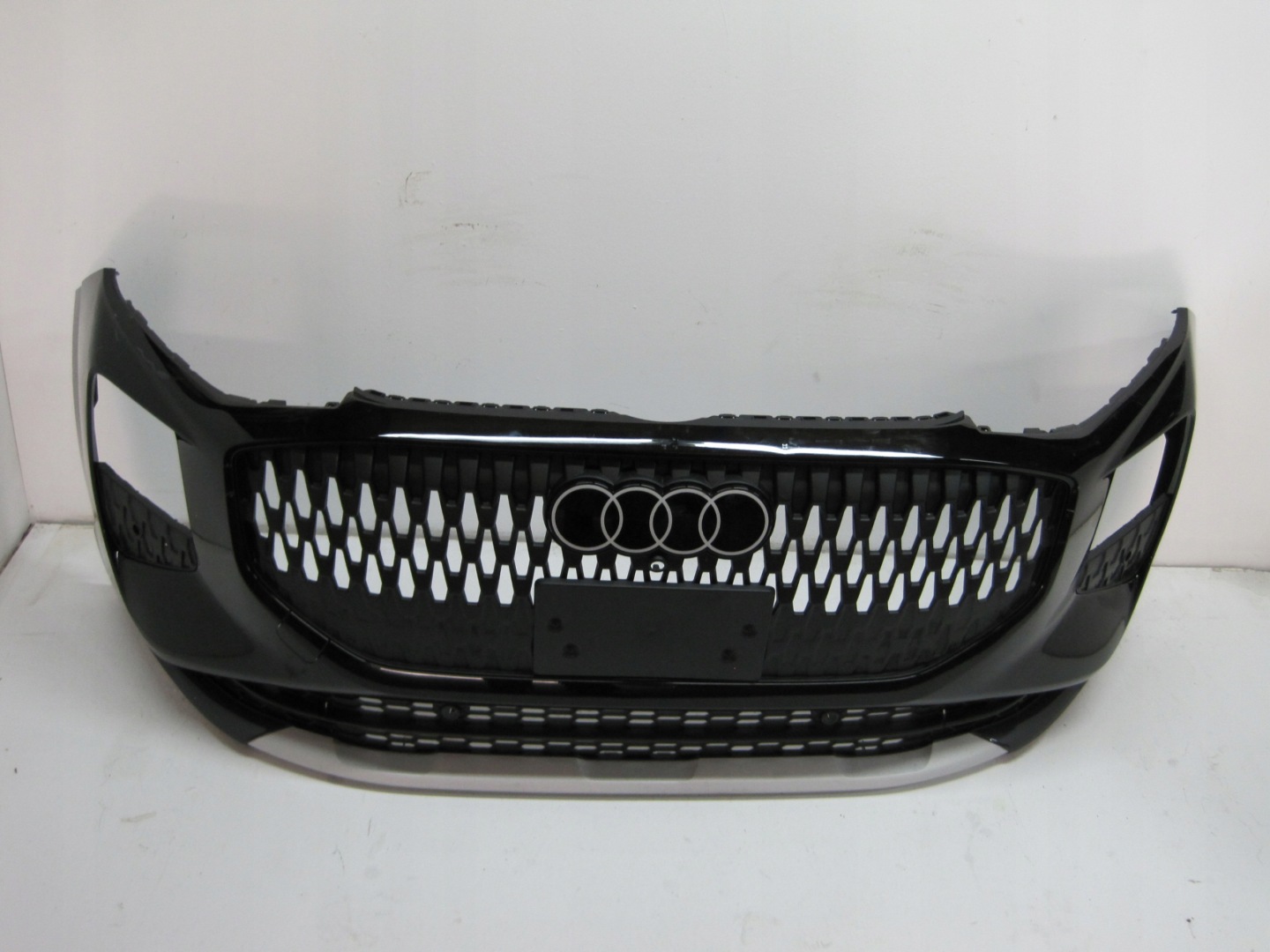 bumper AUDI Q3 83H 25R front front