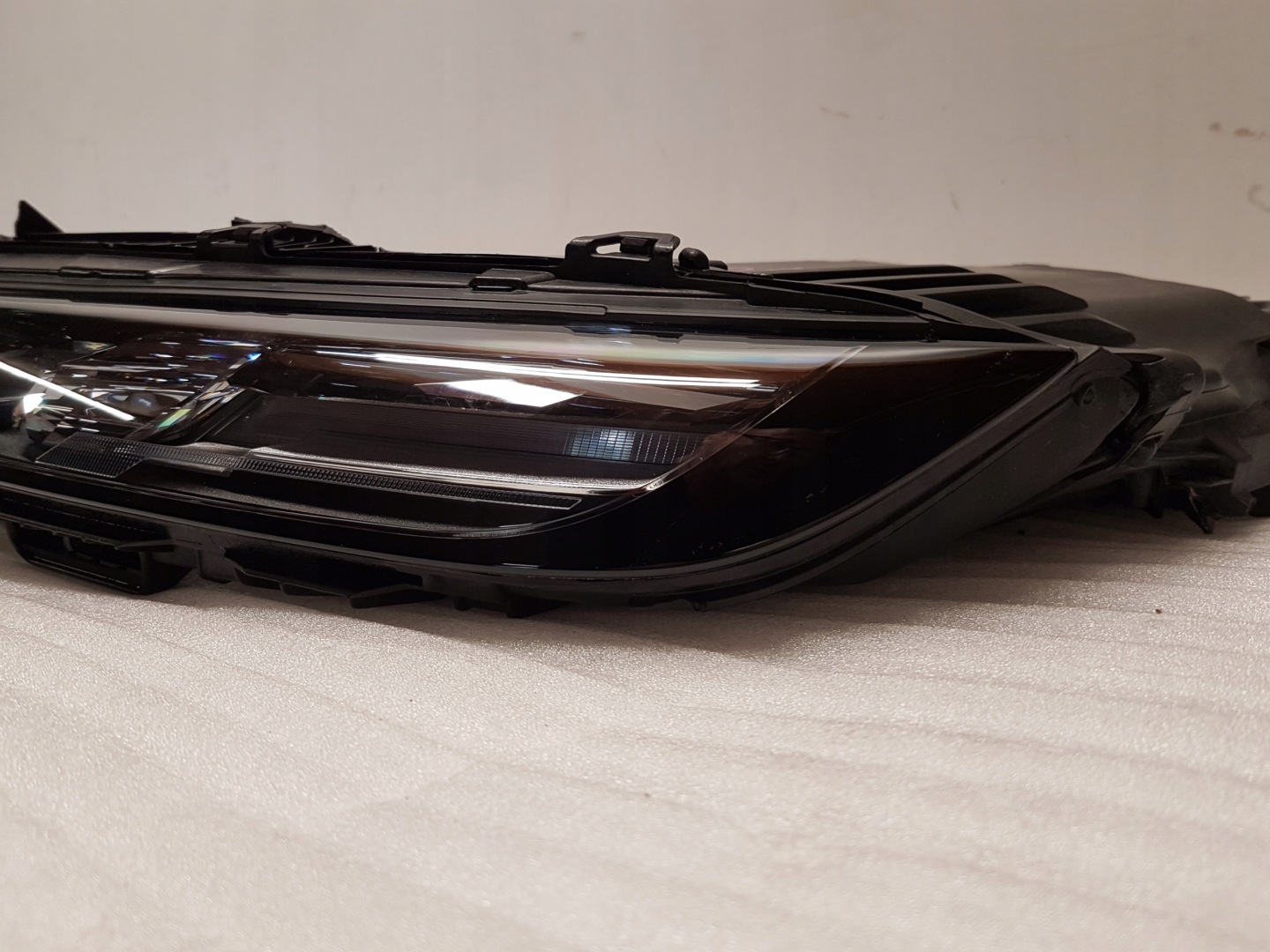 light front left BMW G70 CRYSTAL LED 9879935