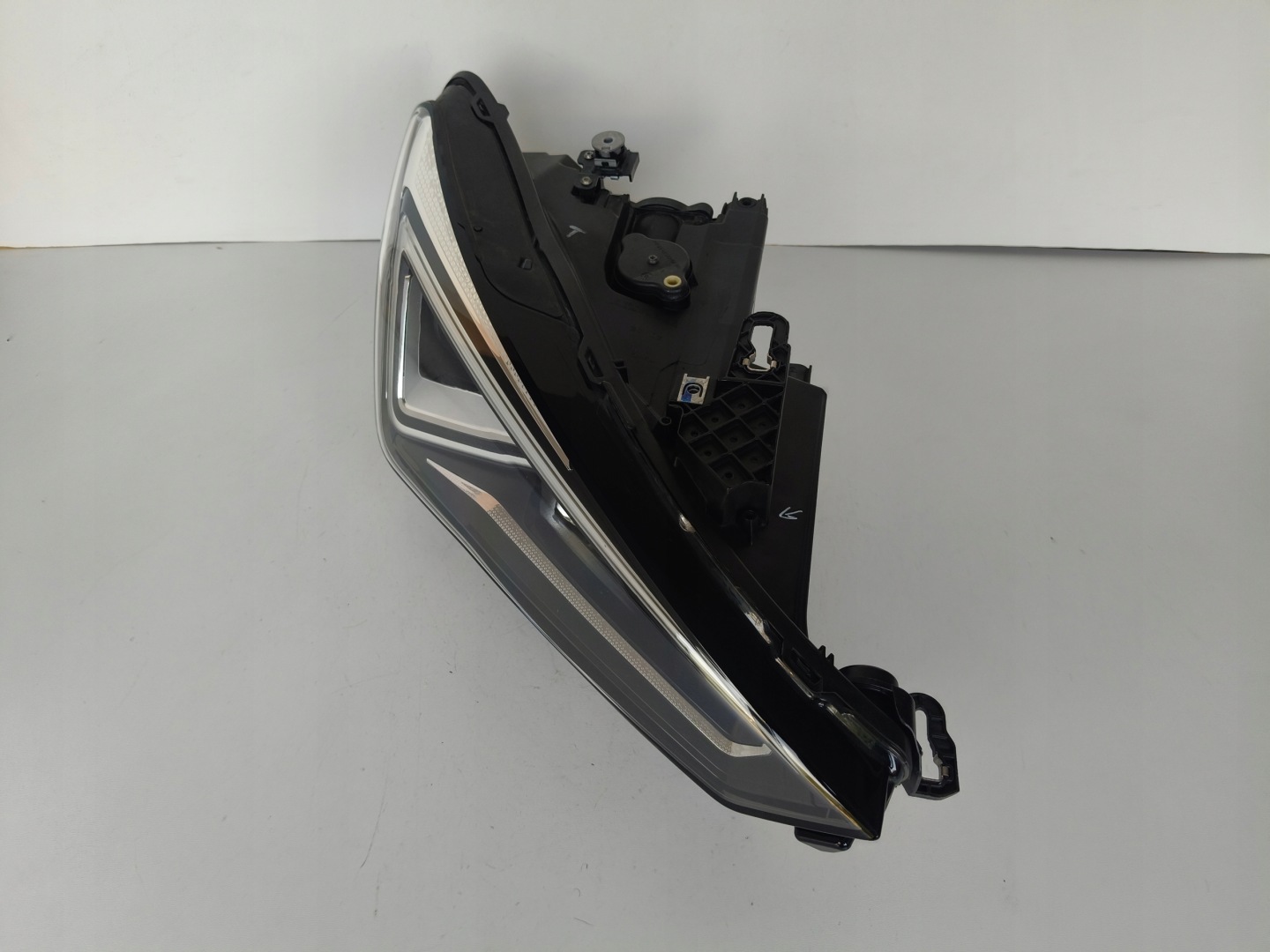 light right REFLEKTOR SEAT CUPRA FORMENTOR 5FF 20- FULL LED