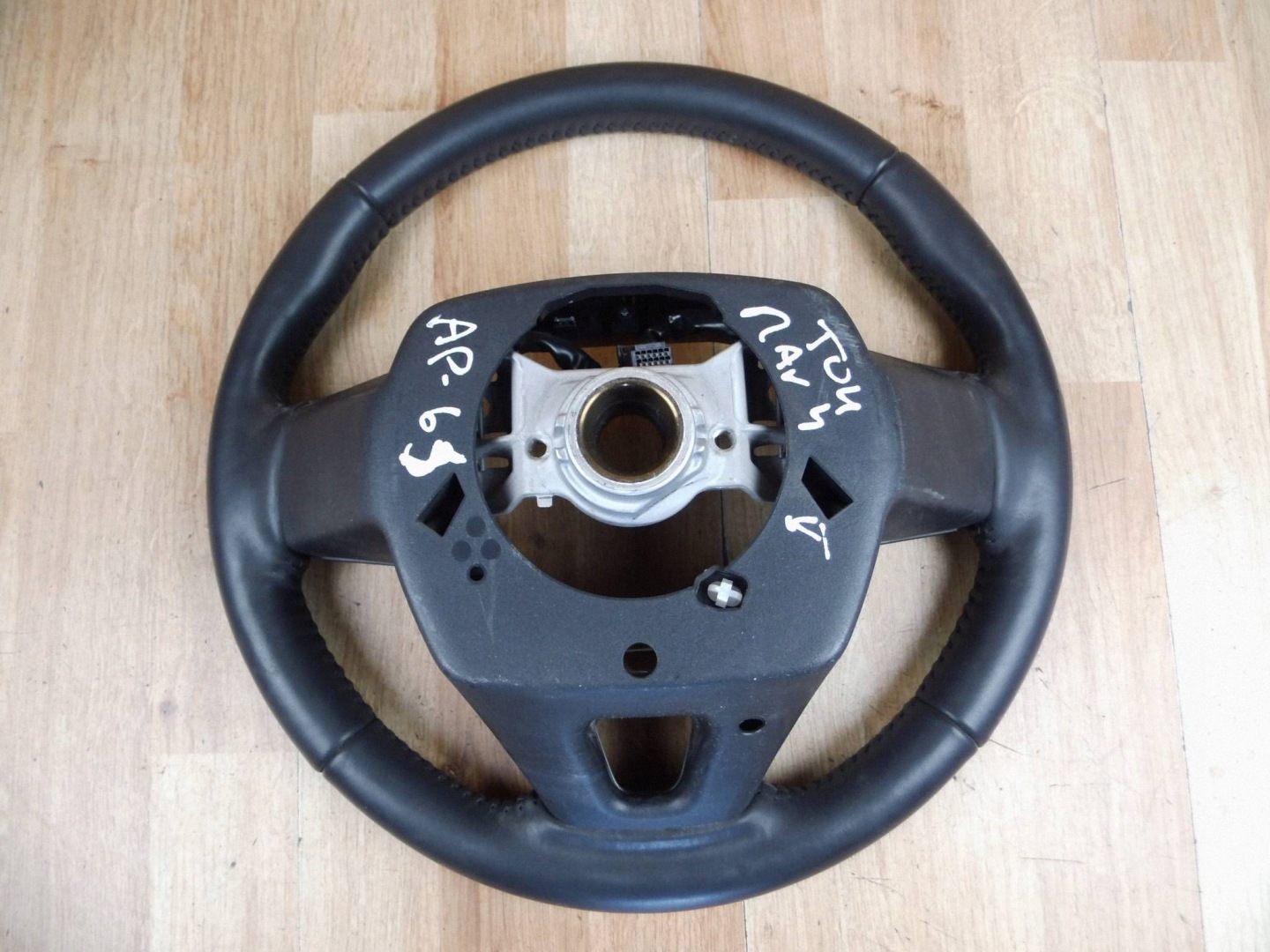 Toyota RAV4 V lenkrad PODGRZEWANA