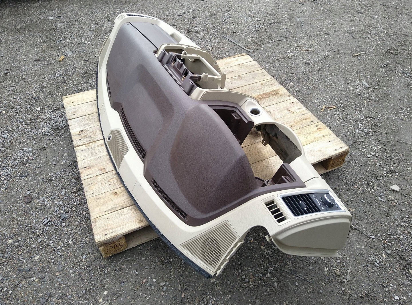dashboard instrument panel console airbag airbag passenger compartment Dodge RAM 1500 2013