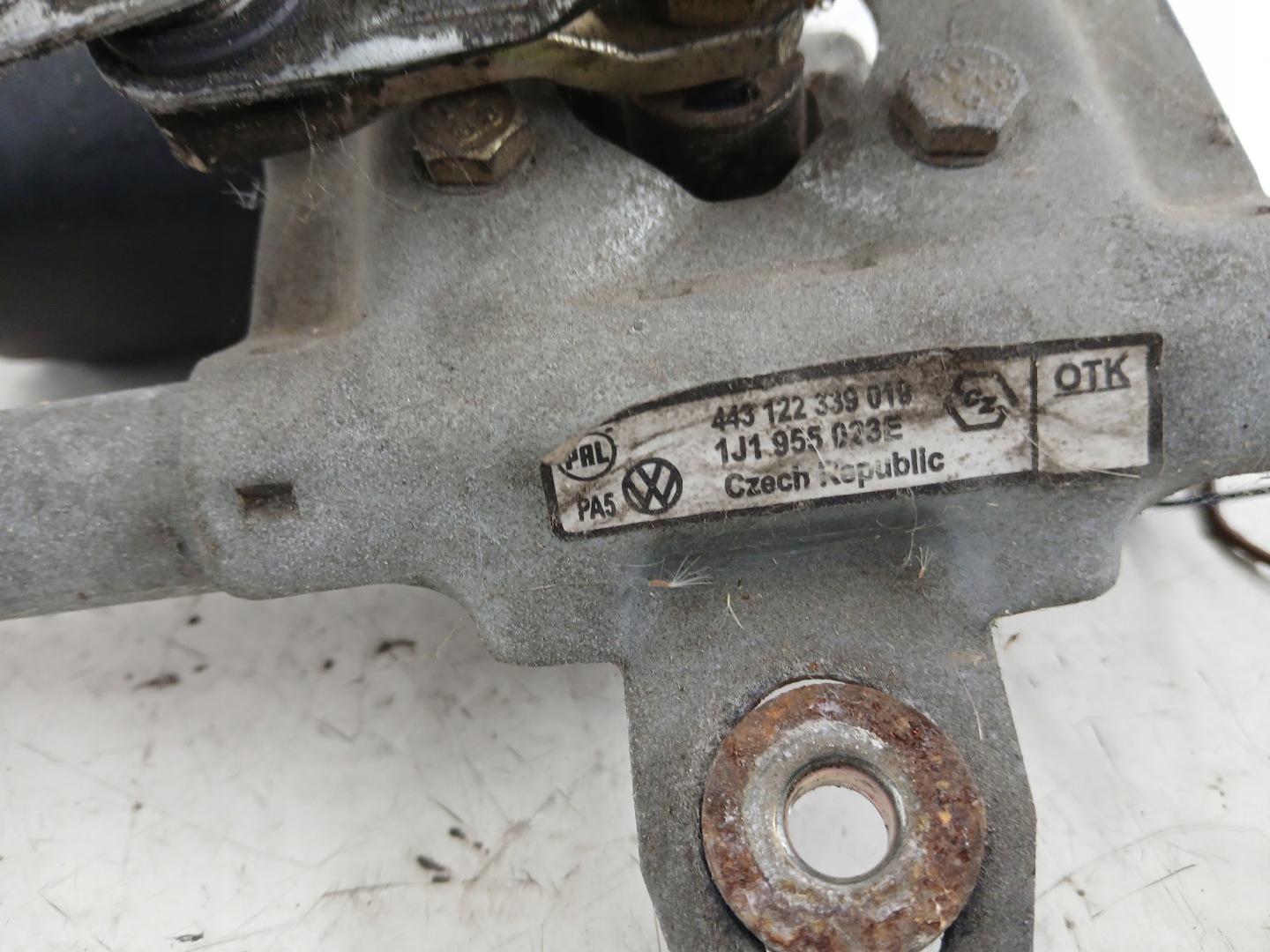 VW GOLF IV wiper mechanism front 1J1955113C