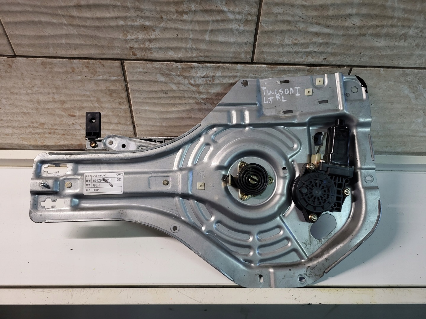 window regulator left rear part HYUNDAI TUCSON and 83470-2E010