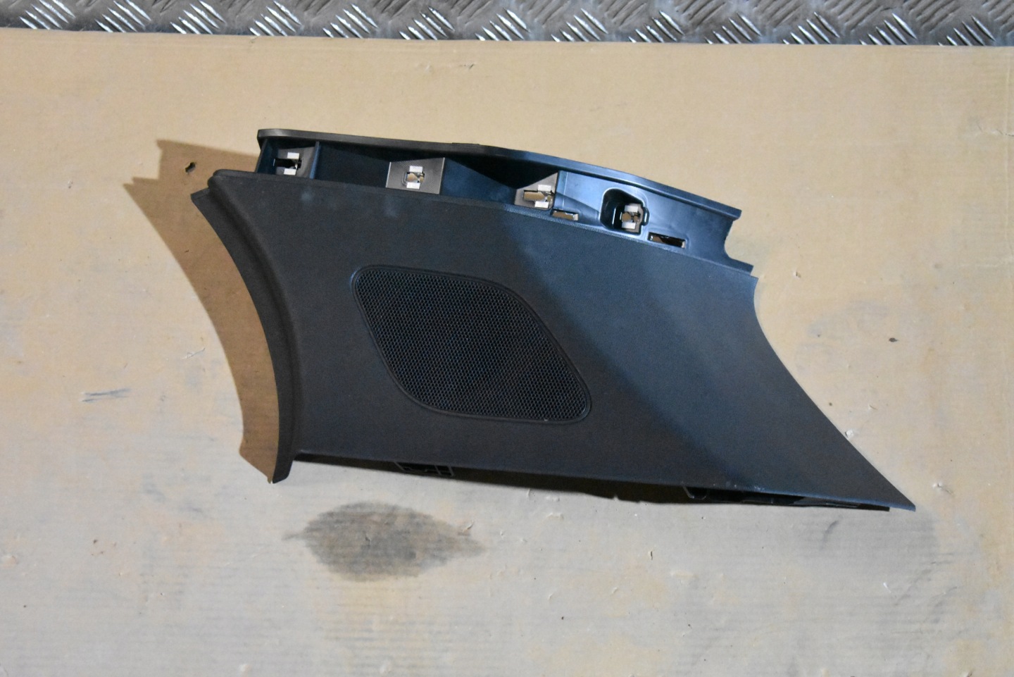 cover SLUPKA right speaker KPL. PORSCHE CAYENNE 9Y 1